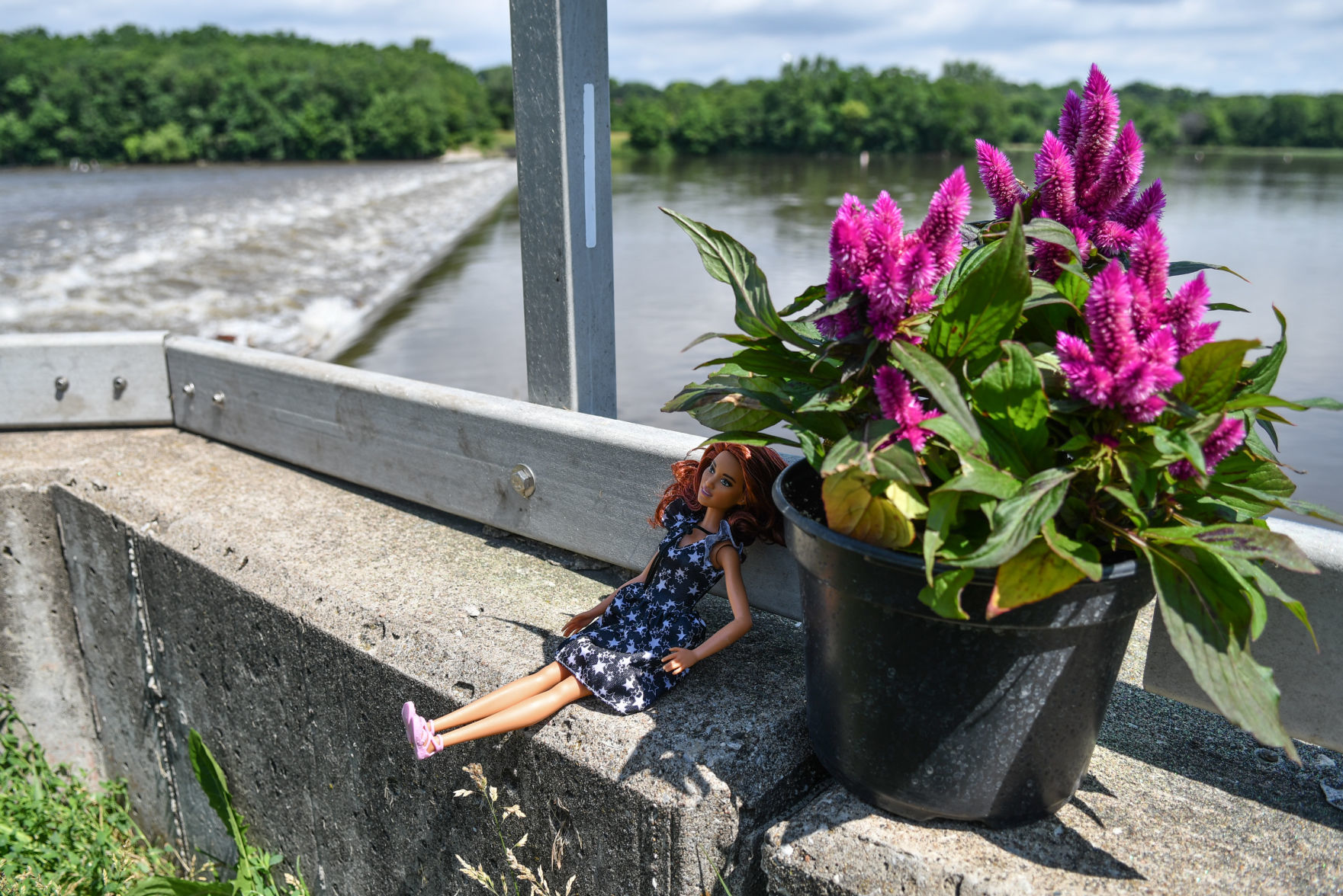 Search for missing girl on Rock River